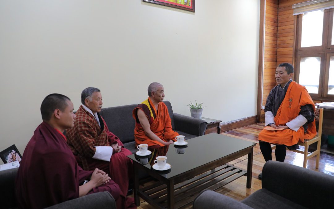 ༉ ནད་ཡམས་ཀོ་ཝིཊ (covid-19) གི་གདོང་ལེན་ལུ་ པད་གླིང་ཆོས་ཀྱི་དགའ་ཚལ་གཞི་ཚོགས་ཀྱི་རྒྱལ་པོའི་གཟིམ་དཔོན་ཡིག་ཚང་ལུ་མ་དངུལ་གྱི་ཞལ་འདེབས་ས་ཡ་གཉིས་གནང་ཡོདཔ།